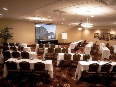 Hotel Holiday & By Ihg
